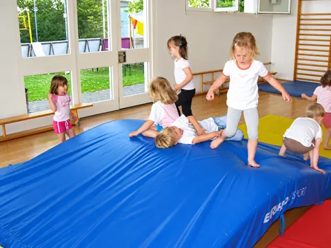 Bewegung im Turnraum